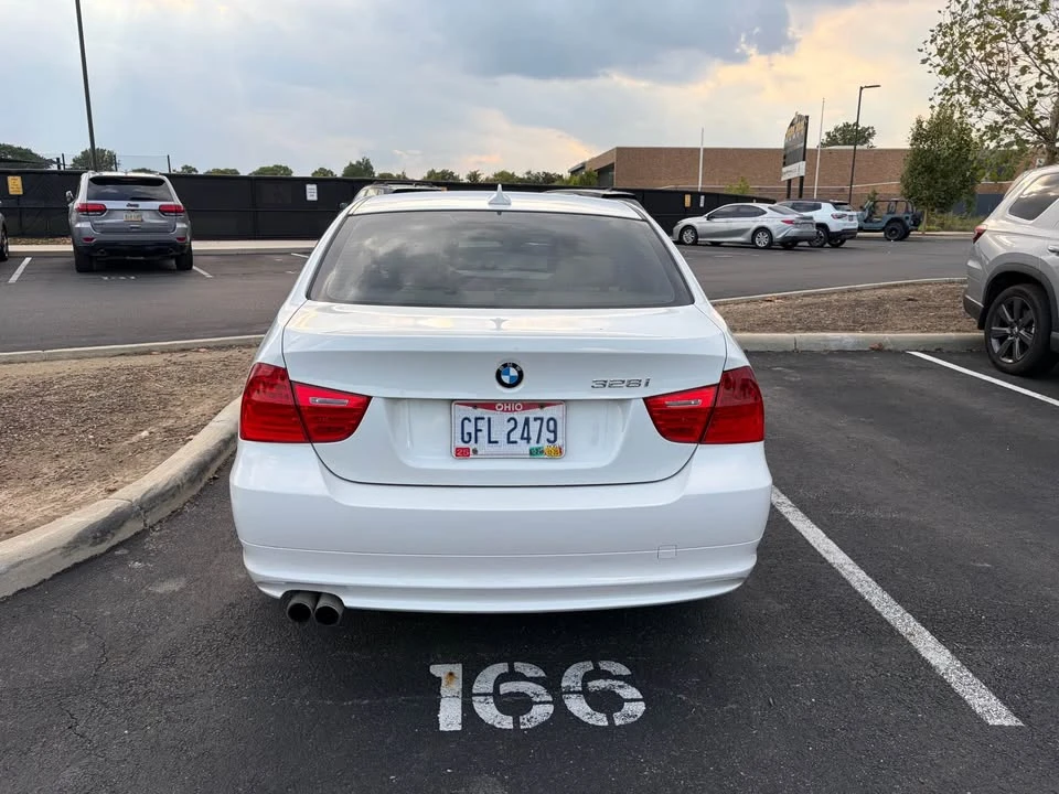2010 BMW E90 3 Series Sedan - Image 4 of 6