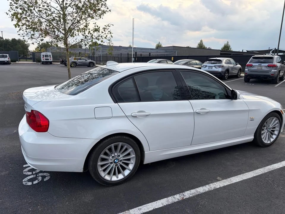 2010 BMW E90 3 Series Sedan - Image 5 of 6