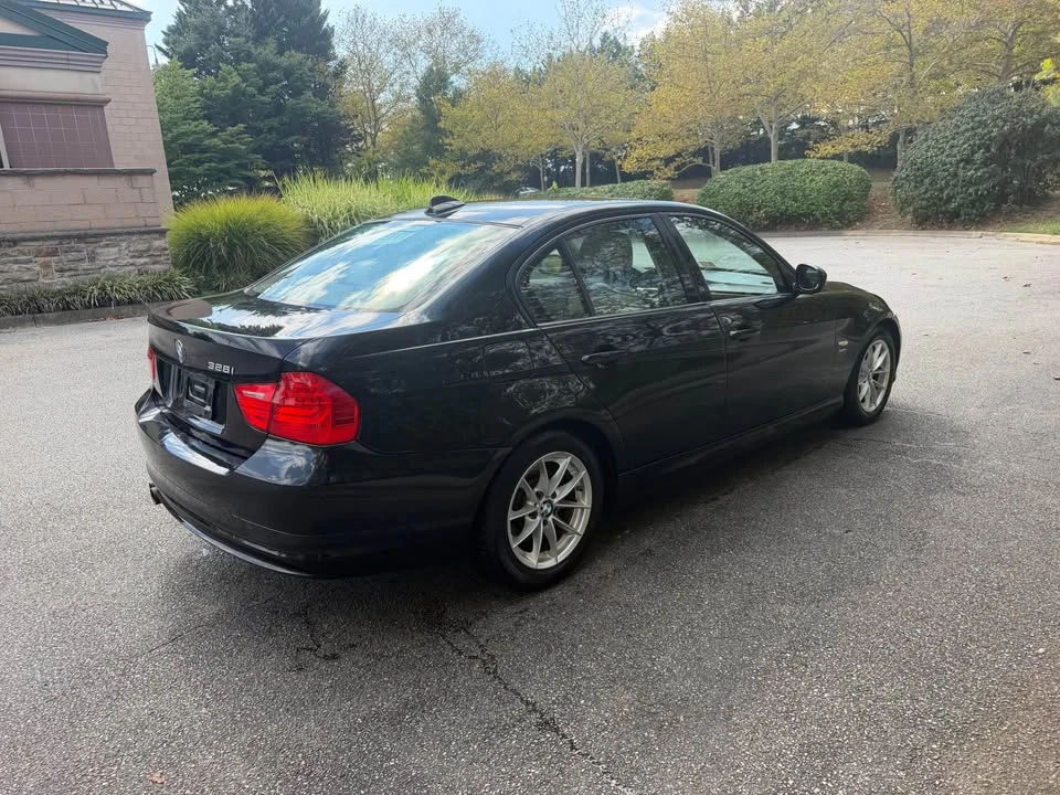 2010 BMW E90 3 Series Sedan - Image 8 of 18