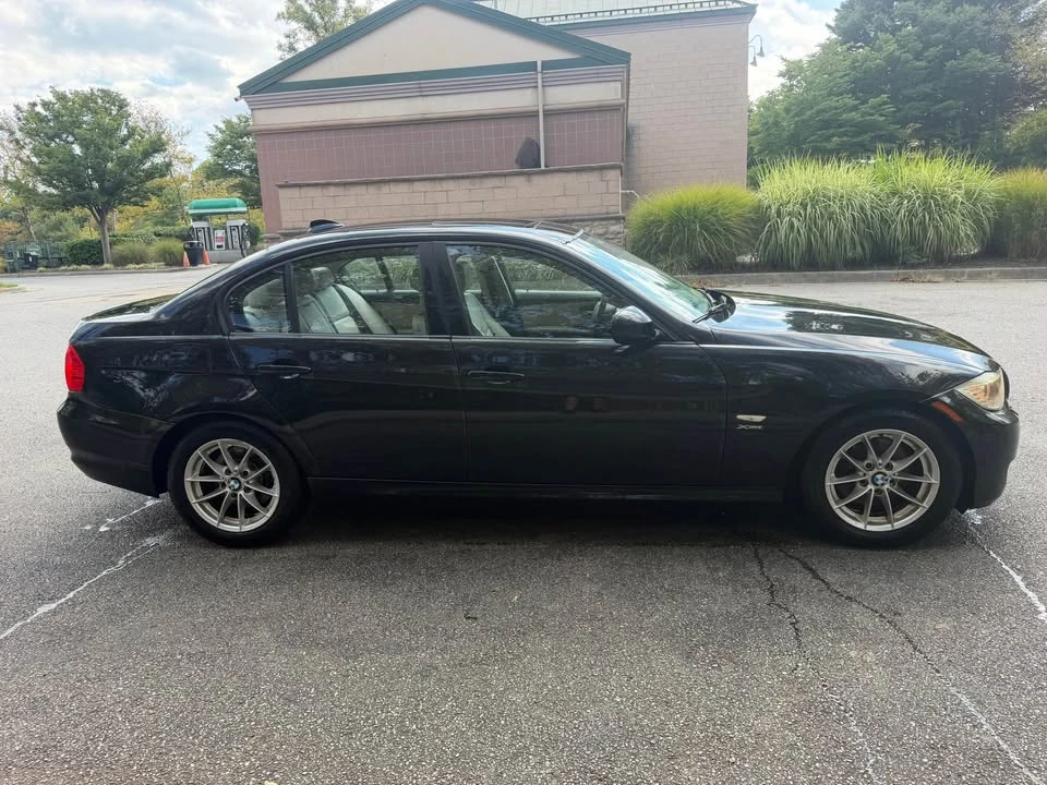 2010 BMW E90 3 Series Sedan - Image 9 of 18
