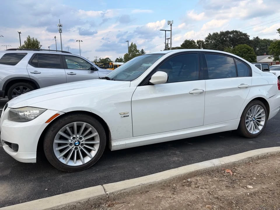 2010 BMW E90 3 Series Sedan - Image 3 of 6