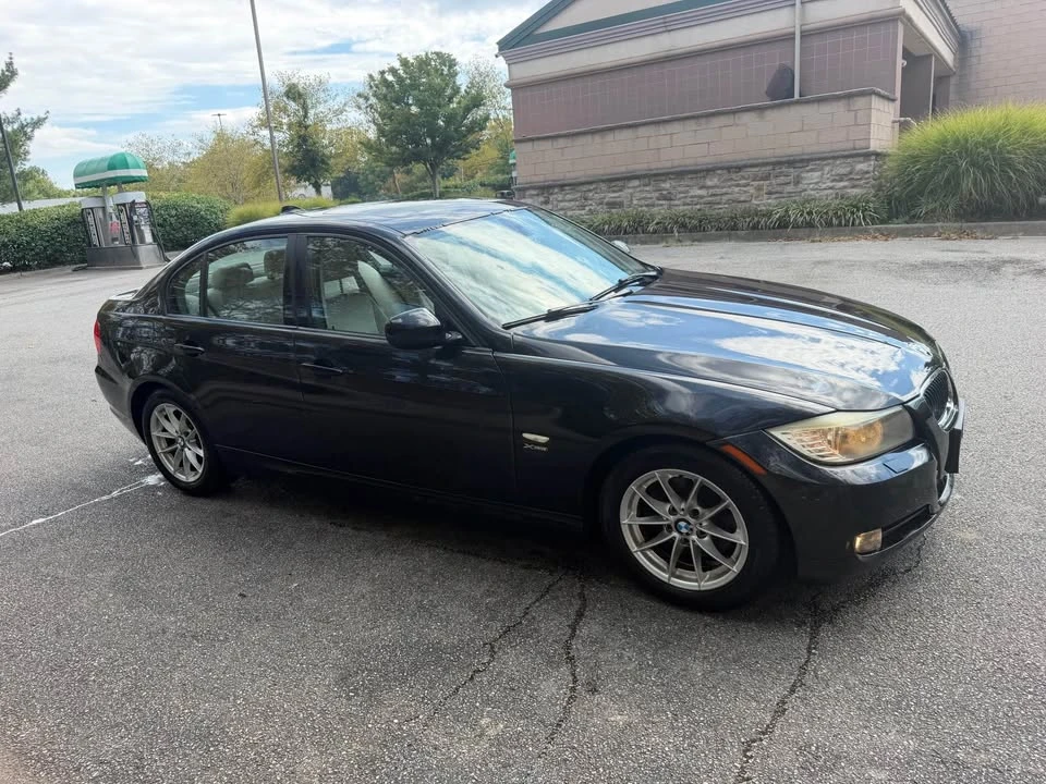 2010 BMW E90 3 Series Sedan - Image 11 of 18
