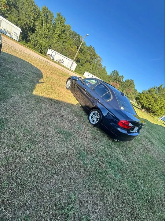 2010 BMW E90 3 Series Sedan - Image 2 of 4