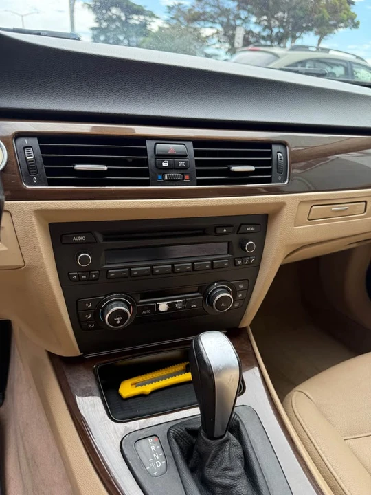 2010 BMW E90 3 Series Sedan - Image 10 of 18