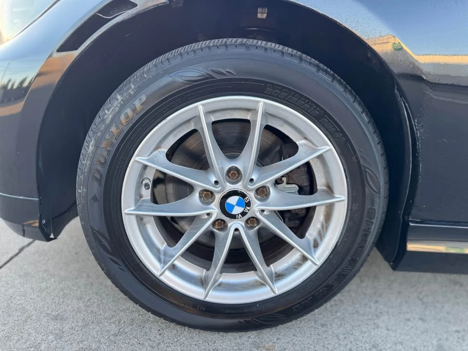 2010 BMW E90 3 Series Sedan - Image 16 of 17