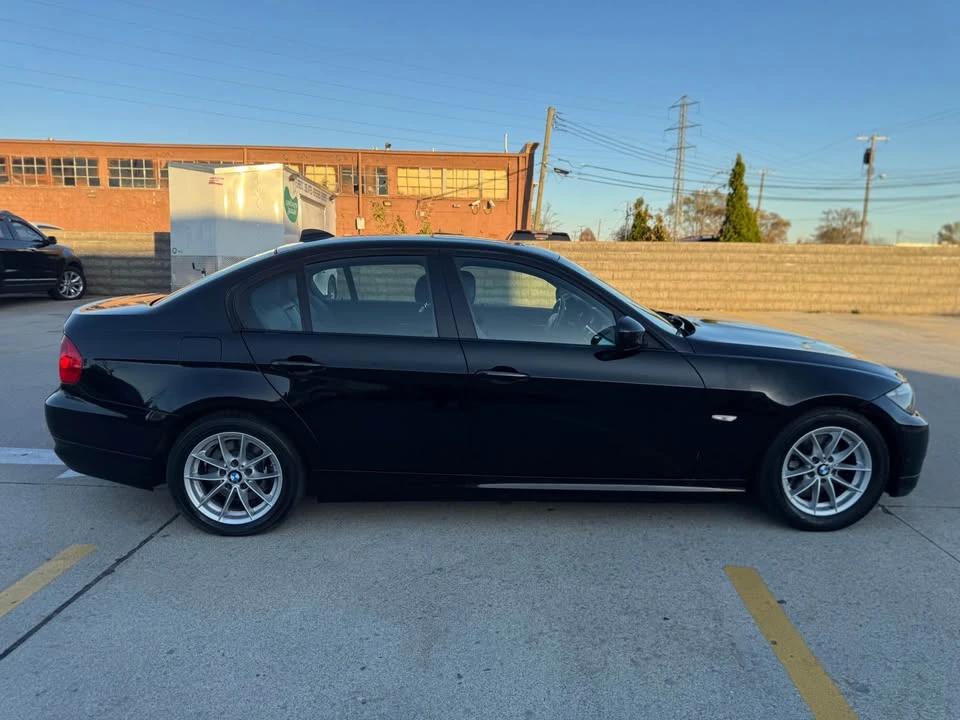 2010 BMW E90 3 Series Sedan - Image 4 of 17