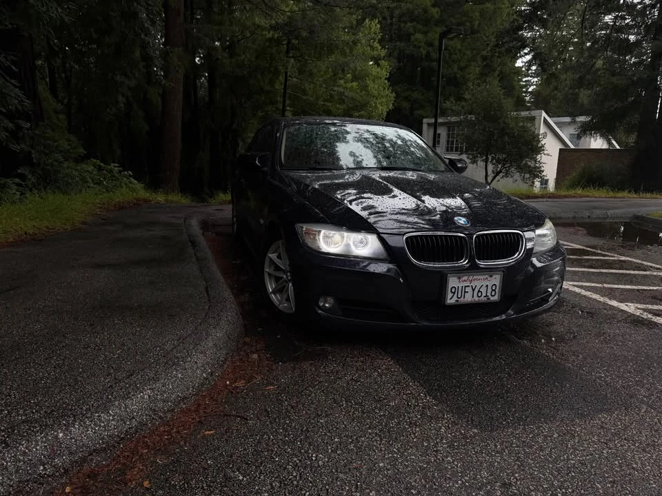 2010 BMW E90 3 Series Sedan - Image 2 of 4