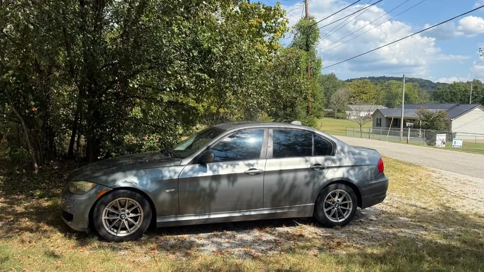 2010 BMW E90 3 Series Sedan - Image 2 of 3