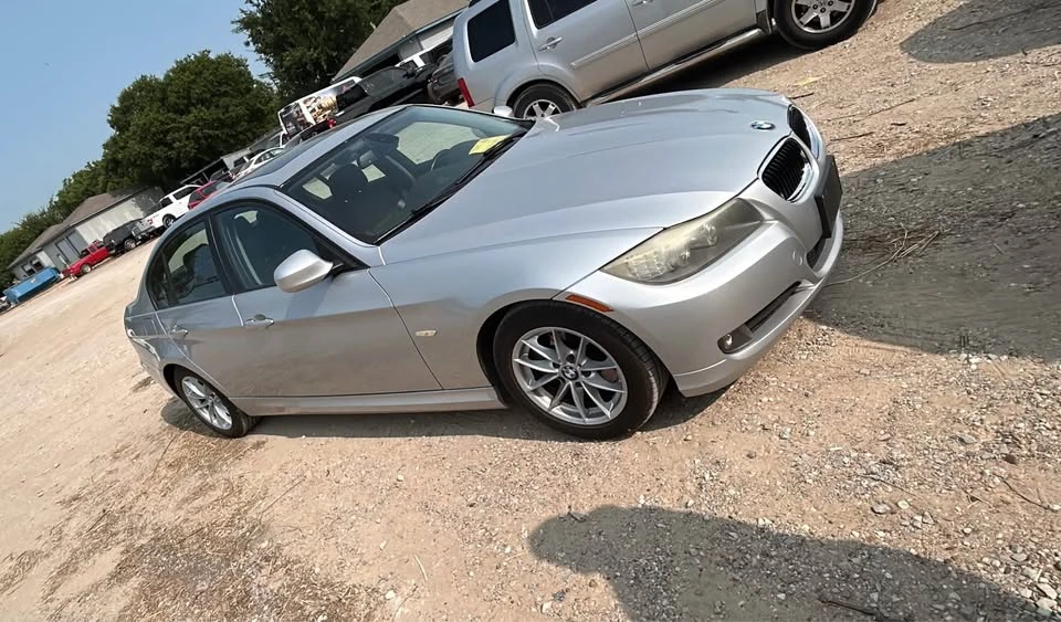 2010 BMW E90 3 Series Sedan - Image 2 of 3