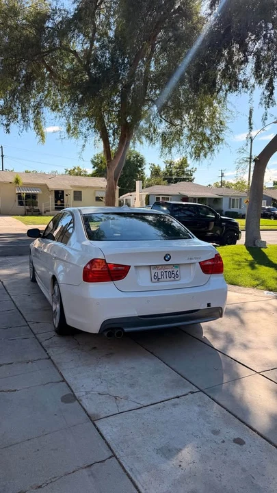 2010 BMW E90 3 Series Sedan - Image 4 of 10
