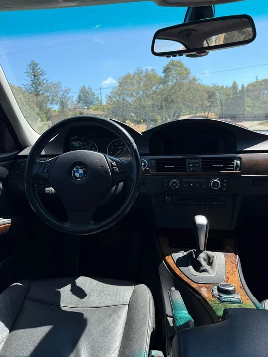 2010 BMW E90 3 Series Sedan - Image 5 of 9