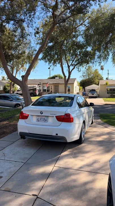 2010 BMW E90 3 Series Sedan - Image 5 of 10