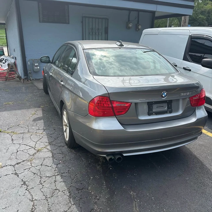 2010 BMW E90 3 Series Sedan - Image 2 of 6