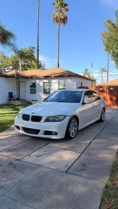 2010 BMW E90 3 Series Sedan - Image 3 of 10