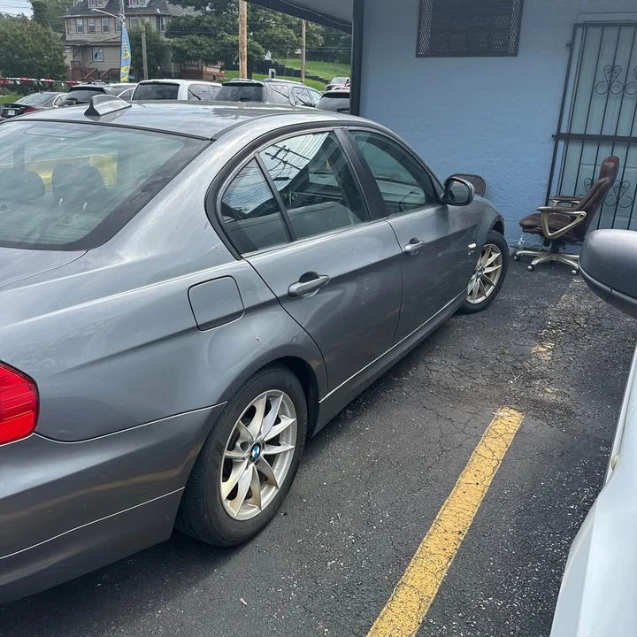 2010 BMW E90 3 Series Sedan - Image 4 of 6