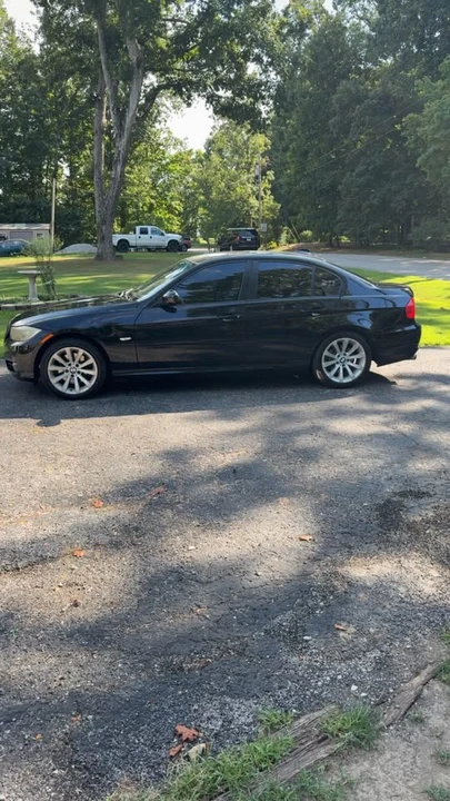 2010 BMW E90 3 Series Sedan - Image 2 of 3