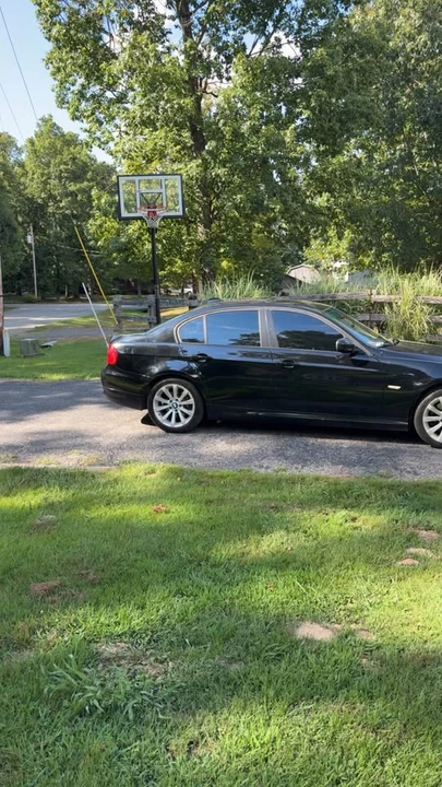 2010 BMW E90 3 Series Sedan - Image 3 of 3