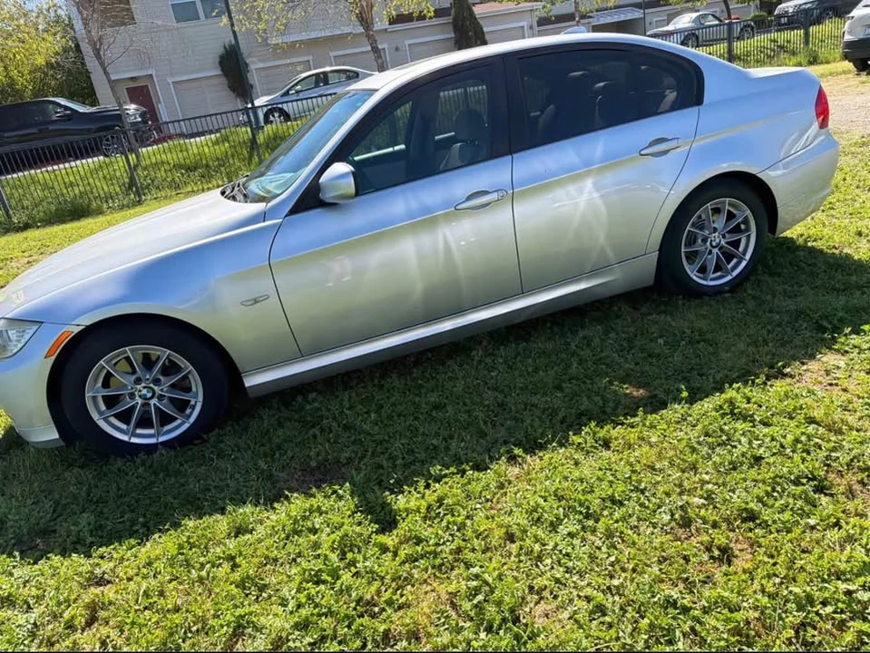 2010 BMW E90 3 Series Sedan - Image 2 of 3