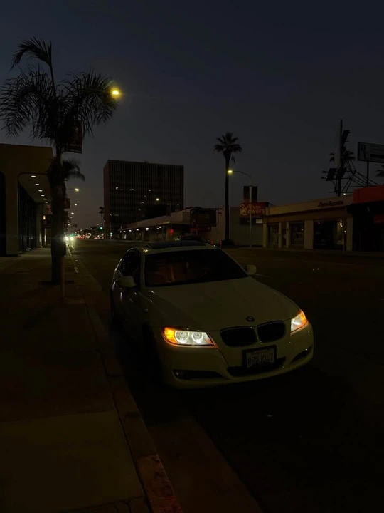 2010 BMW E90 3 Series Sedan - Image 9 of 13