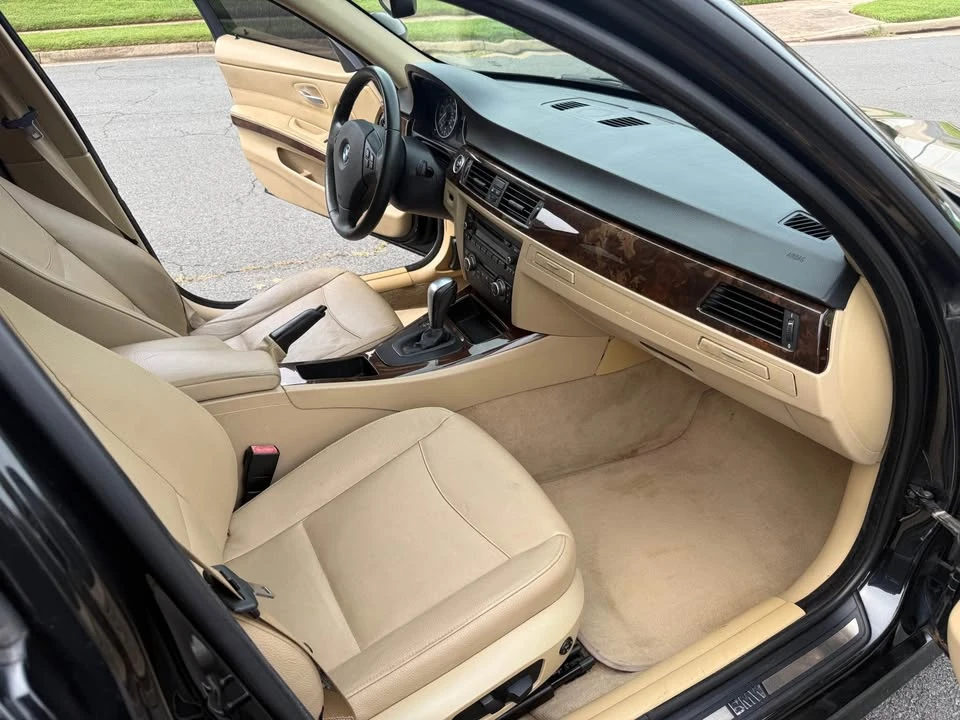 2010 BMW E90 3 Series Sedan - Image 11 of 17
