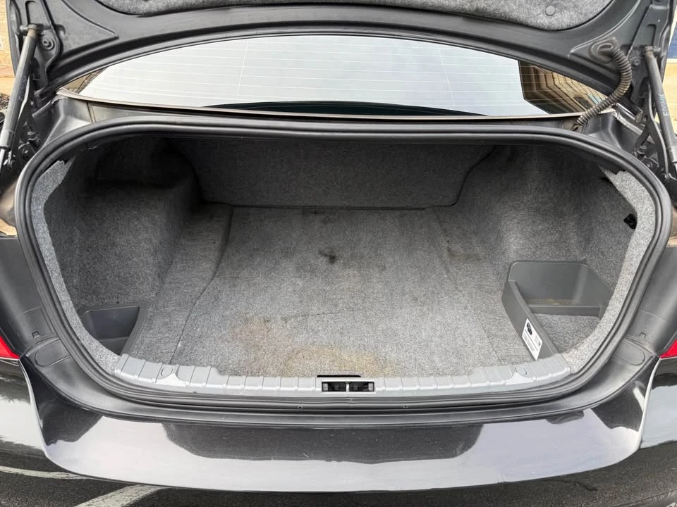 2010 BMW E90 3 Series Sedan - Image 16 of 17