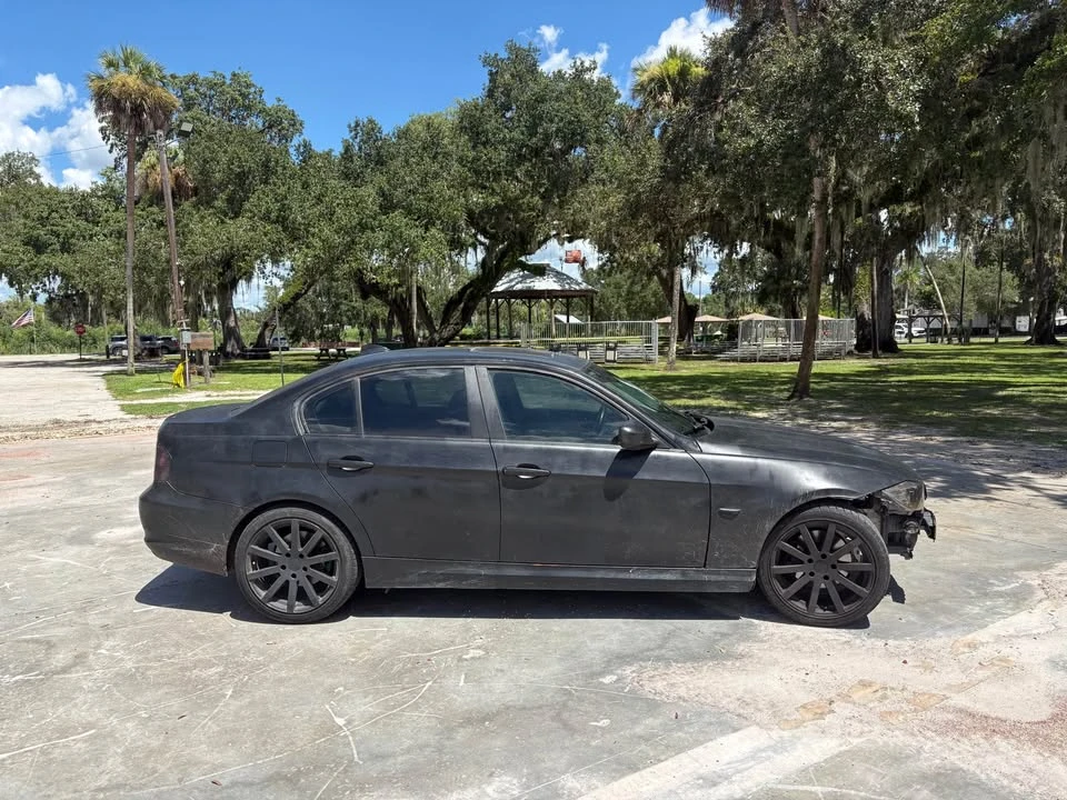 2010 BMW E90 3 Series Sedan - Image 3 of 4