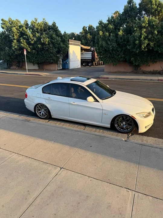 2010 BMW E90 3 Series Sedan - Image 6 of 13