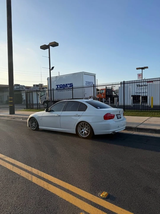 2010 BMW E90 3 Series Sedan - Image 3 of 13