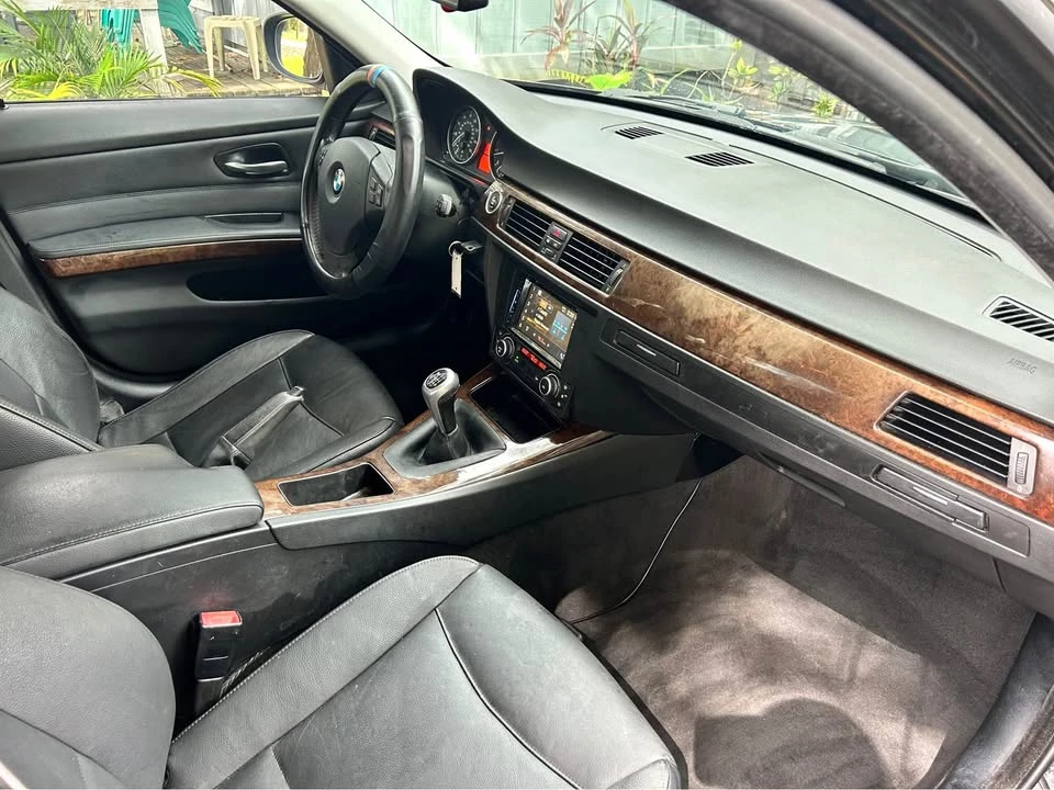 2010 BMW E90 3 Series Sedan - Image 11 of 12
