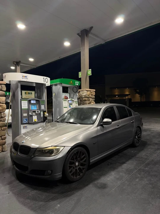 2010 BMW E90 3 Series Sedan - Image 2 of 7