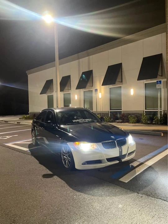 2010 BMW E90 3 Series Sedan - Image 2 of 5