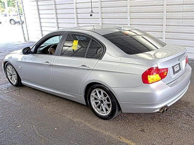 2010 BMW E90 3 Series Sedan - Image 3 of 4