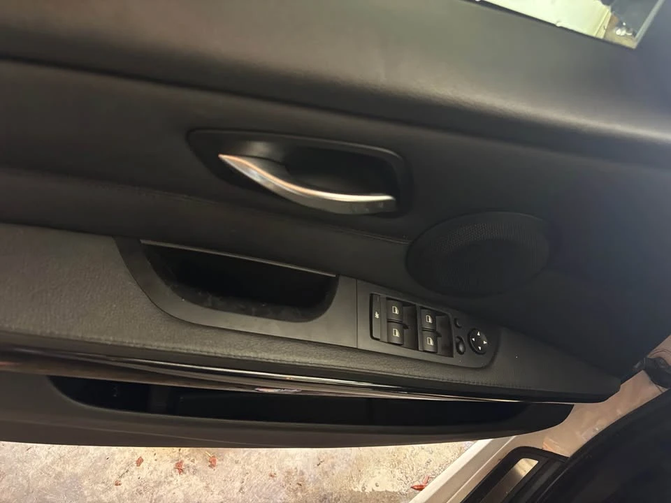 2010 BMW E90 3 Series Sedan - Image 7 of 13
