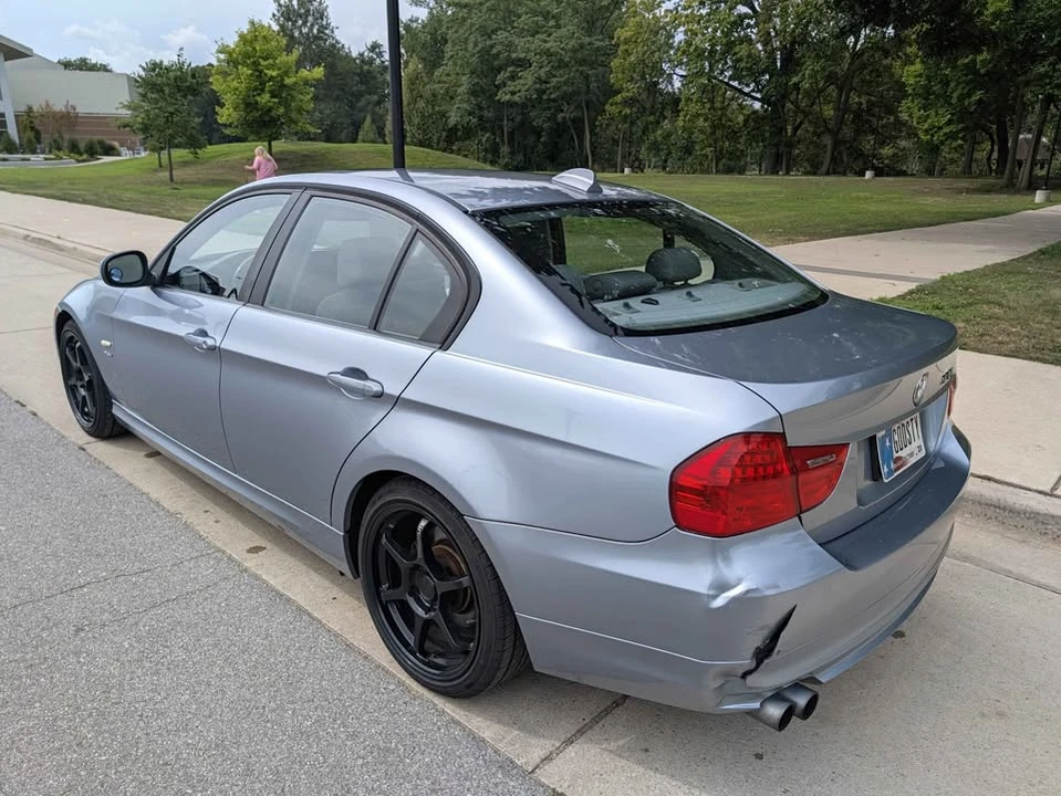 2010 BMW E90 3 Series Sedan - Image 5 of 10