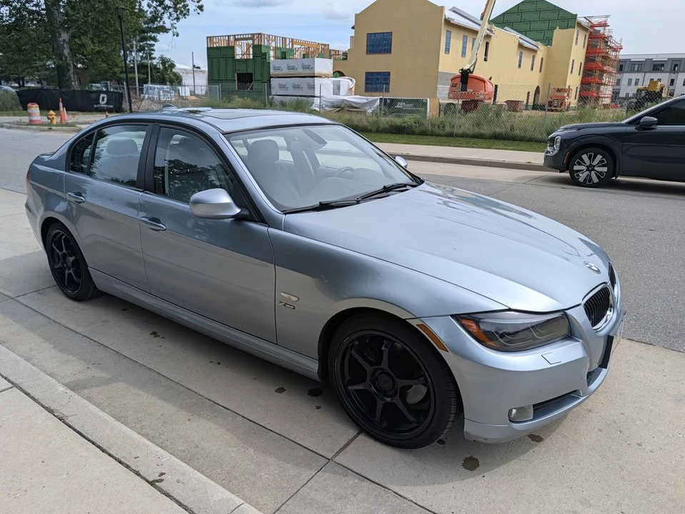 2010 BMW E90 3 Series Sedan - Image 2 of 10