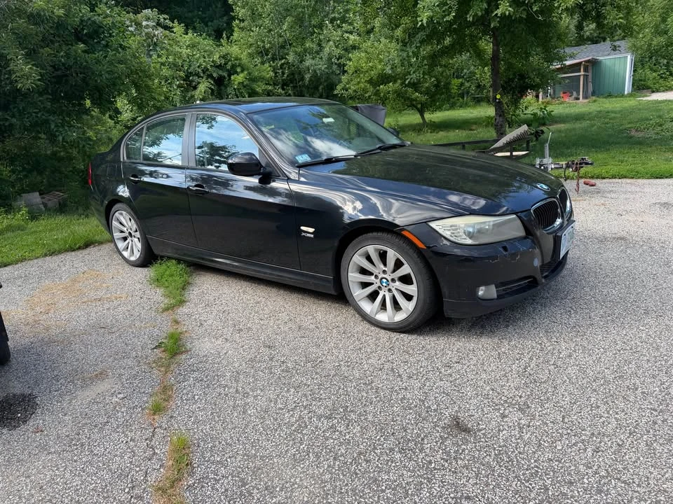 2010 BMW E90 3 Series Sedan - Image 2 of 7