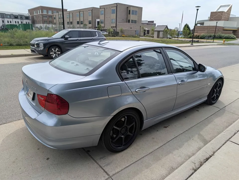 2010 BMW E90 3 Series Sedan - Image 3 of 10