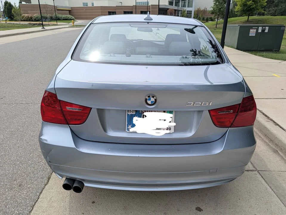 2010 BMW E90 3 Series Sedan - Image 7 of 10
