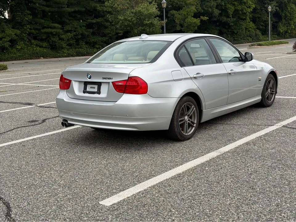 2010 BMW E90 3 Series Sedan - Image 4 of 10