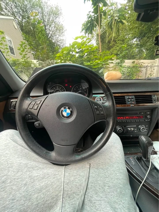 2010 BMW E90 3 Series Sedan - Image 2 of 3