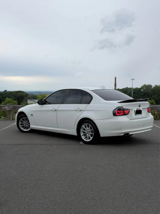 2010 BMW E90 3 Series Sedan - Image 4 of 16