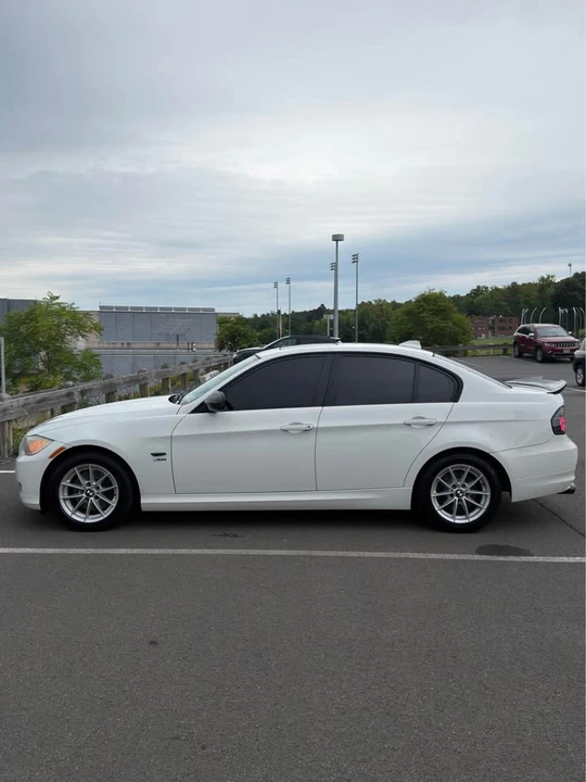 2010 BMW E90 3 Series Sedan - Image 3 of 16