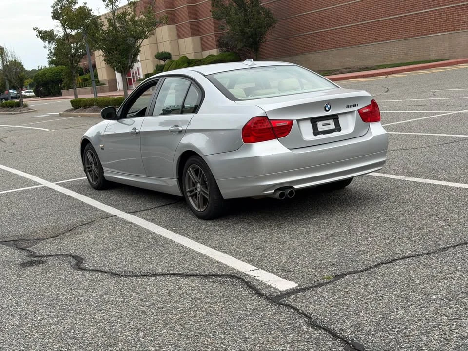 2010 BMW E90 3 Series Sedan - Image 6 of 10