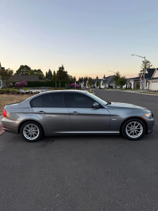 2010 BMW E90 3 Series Sedan - Image 5 of 16