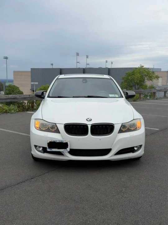 2010 BMW E90 3 Series Sedan - Image 2 of 16
