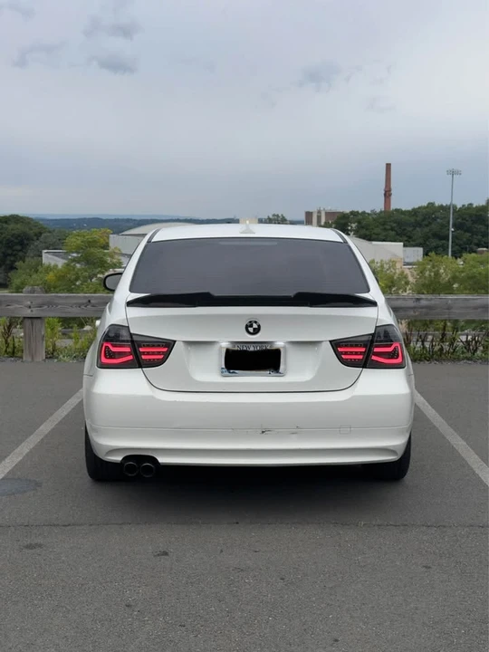 2010 BMW E90 3 Series Sedan - Image 5 of 16