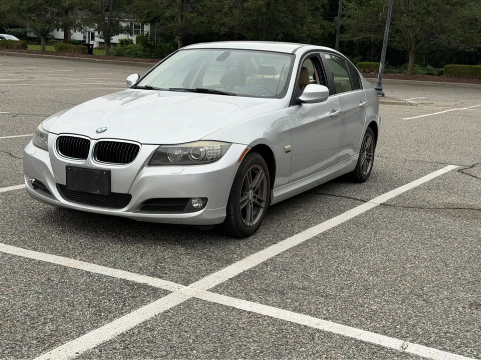 2010 BMW E90 3 Series Sedan - Image 3 of 10