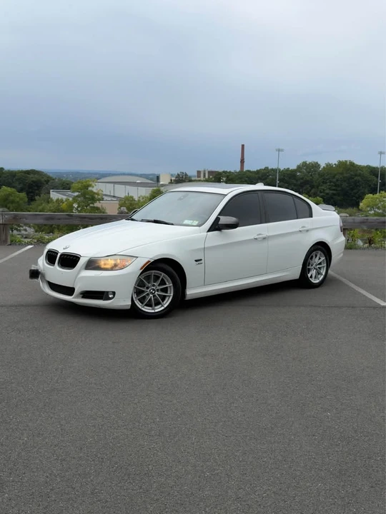 2010 BMW E90 3 Series Sedan - Image 9 of 16