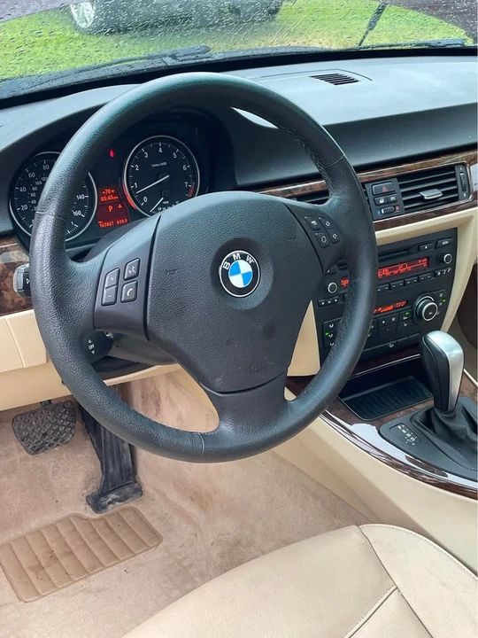 2010 BMW E90 3 Series Sedan - Image 5 of 13