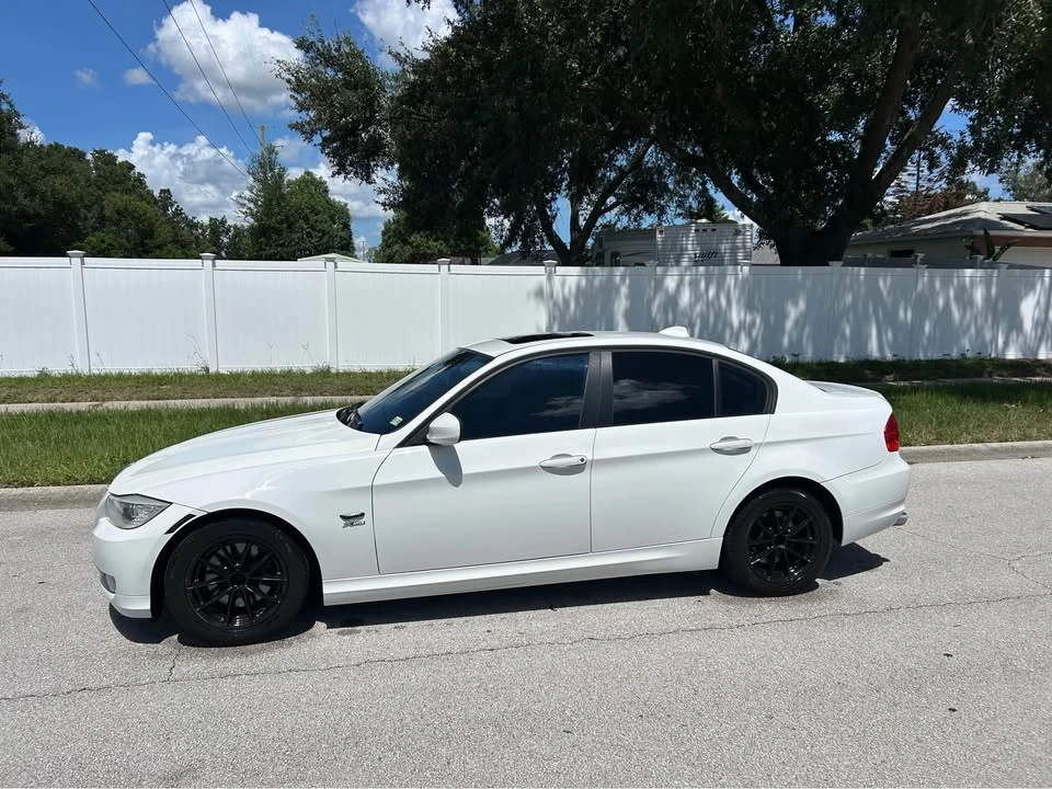 2010 BMW E90 3 Series Sedan - Image 4 of 10